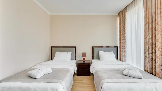 غرفة بسريرين منفصلين بإطلالة على المدينة، Lisi Hills Hotel 4/10