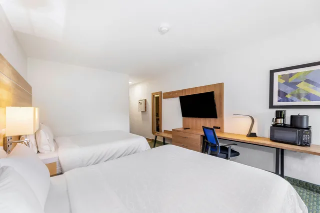 غرفة قياسية بسريرين كوين بإطلالة على المسبح، Holiday Inn Express San Jose Costa Rica Airport 2/9