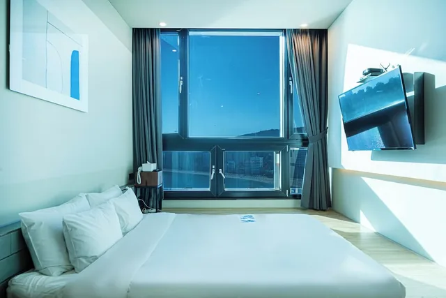 Avenue, 2 Futon Beds, Ocean Floor, H Avenue 5/8