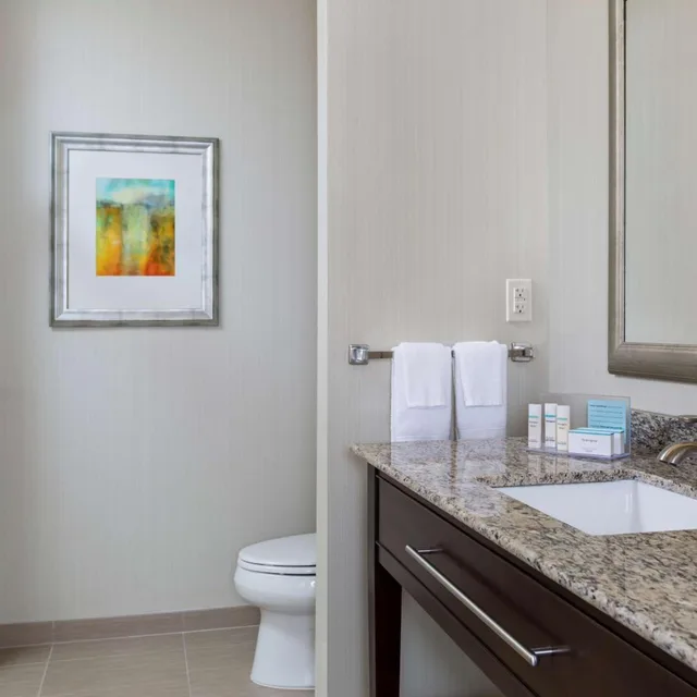 غرفة بسرير كينج وسريرين كوين، Hampton Inn & Suites Philadelphia Montgomeryville 4/4