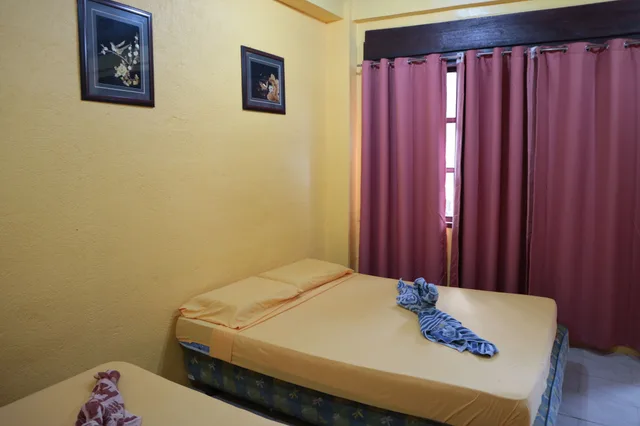 Family, 1 Single and 2 Double Beds، El Nido Corner Pension And Restaurant 1/10