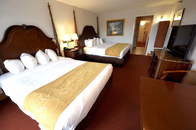 غرفة ديلوكس بسريرين كوين بإطلالة على البحيرة، Crown Choice Inn Suites Lakeview Waterpark 3/7