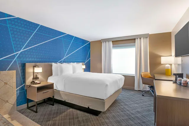 Room, Queen Bed, Comfort Inn Monticello 3/4