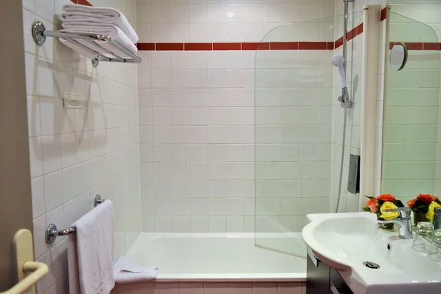 غرفة ثلاثية بسرير مزدوج وسرير فردي، Hotel 29 Lepic 5/5