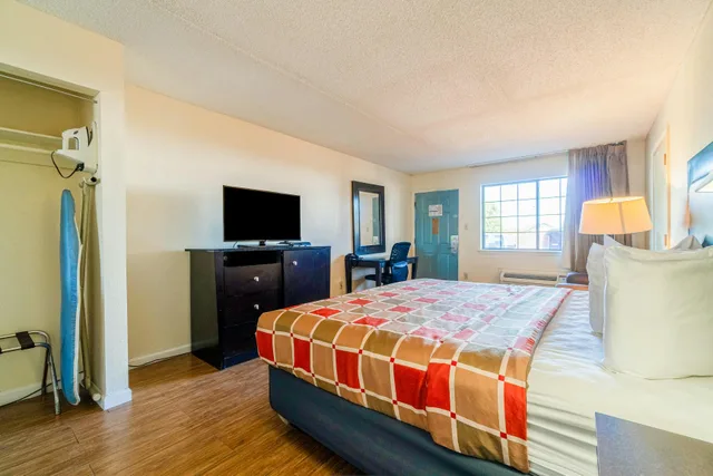 غرفة بسرير كينج، Executive Inn Port Lavaca by OYO 2/5