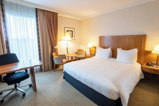 Premium, King Bed, Park View, Crowne Plaza Brussels Airport 4/9