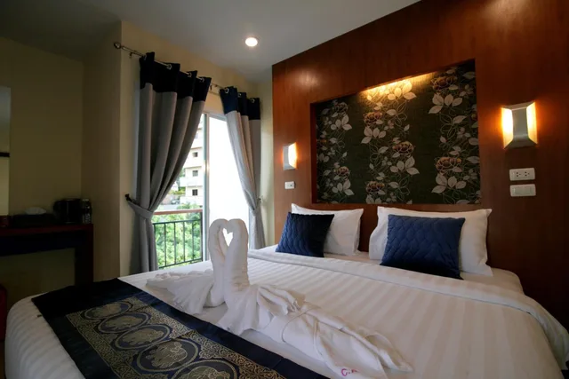 غرفة ديلوكس بسرير مزدوج بشرفة، Calypso Patong Hotel 1/10