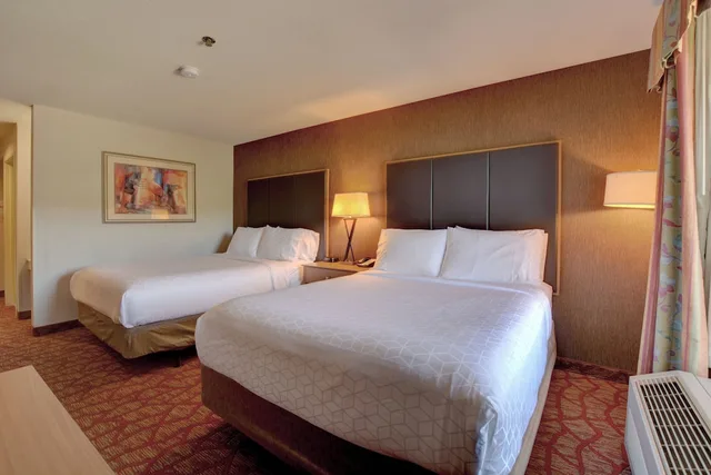 غرفة كلاسيكية بسريرين كوين بشرفة، Holiday Inn Express Roseburg 3/10