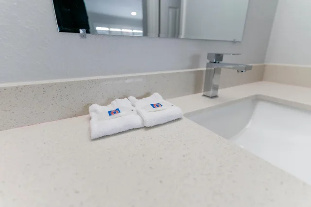 2 King Beds - Mobility Access RI Shwr Nsmk، Motel6 Pico Rivera, CA - Los Angeles 8/8
