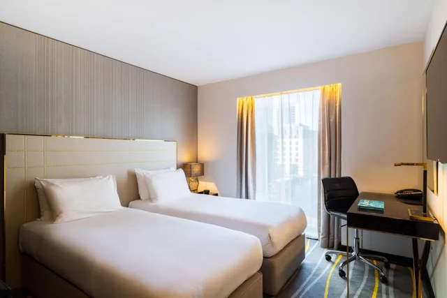 Deluxe, Twin Beds, Leonardo Hotel London Aldgate 1/4