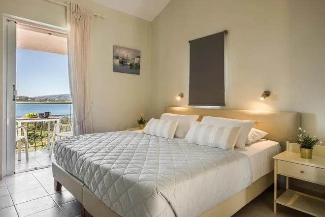 غرفة سوبيريور بسرير كينج بإطلالة على البحر بغرفة نوم واحدة، Panorama Fanari Studios Apartments 8/10