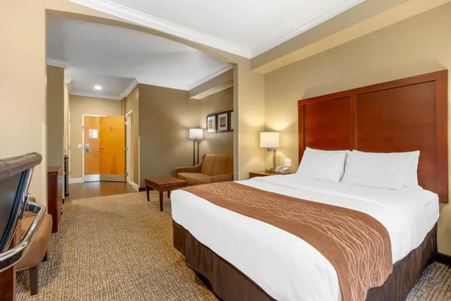 جناح بسرير كينج في الطابق العلوي، Comfort Inn Arcata Humboldt Area 2/6