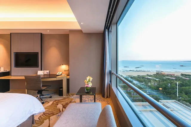 غرفة ديلوكس بسرير كينج بإطلالة على البحر، Shangri La Xiamen 6/10