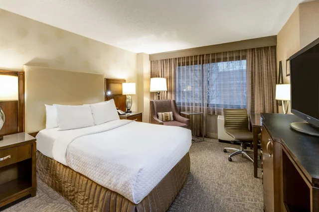 غرفة سوبيريور ركنية بسرير كينج، Sonesta White Plains 2/4