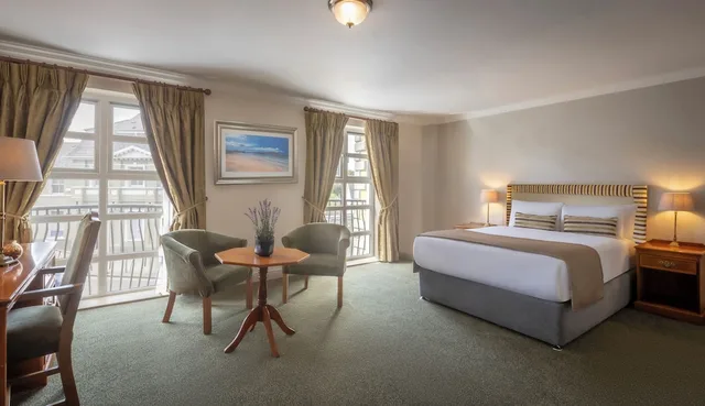 غرفة سوبيريور بسرير مزدوج، Bracken Court Hotel 1/1