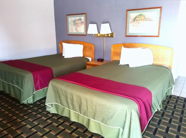 Room, 2 Double Beds, Americas Best Value Inn Belleville 1/4