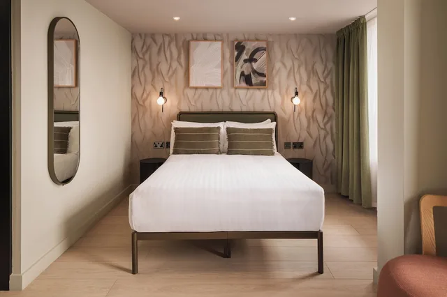 Renovated, Family, 1 Double and 1 Single Bed، Central Park Hotel 1/1