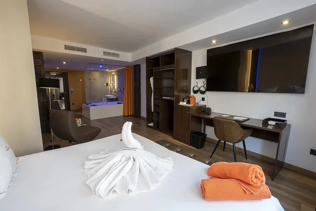 Junior Suite, Golf Course Jetted Tub، MB BOUTIQUE HOTEL 2/4