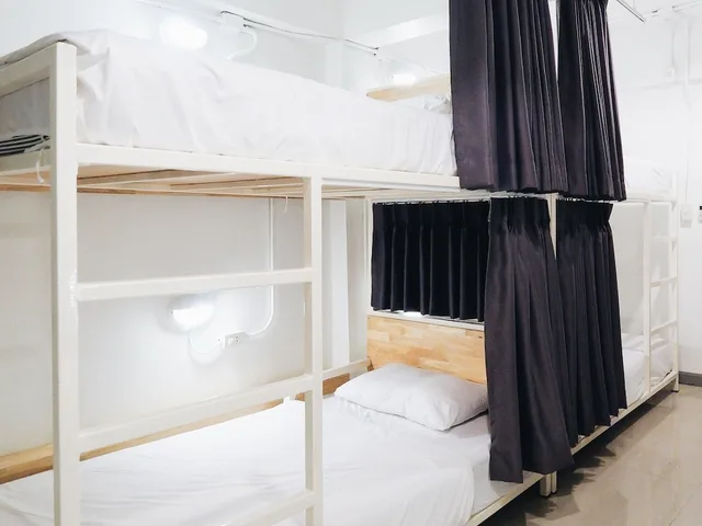 Female Dorm, 7 Beds، Loyy Hotel 2/9
