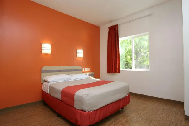 غرفة بسرير كوين، Motel6 Colchester VT - Burlington 6/10
