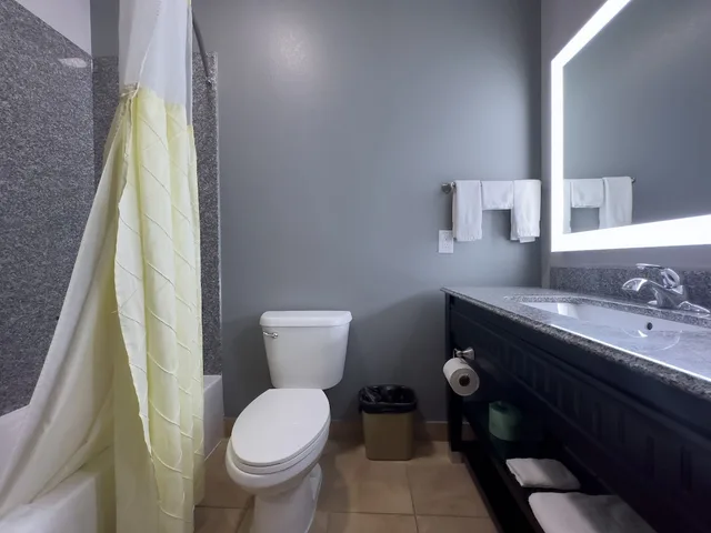 غرفة قياسية بسرير كينج، American Inn Madill 2/4