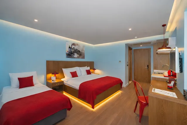 جناح ديلوكس بسرير كينج بشرفة مع أريكة، Hotel Taksim Nis (ex. Endless Hotel Taksim) 2/7