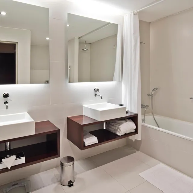 Executive, Suite, Double Bed, Golden Tulip Sao Joao da Madeira Hotel 5/10