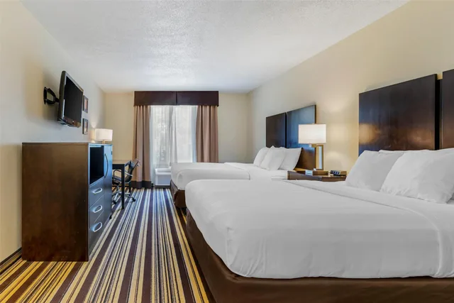 غرفة بسريرين كوين لذوي الإعاقة، Comfort Inn & Suites Triadelphia - Wheeling 1/2