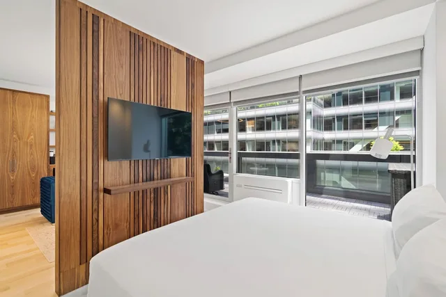 City, Executive, Studio, Suite, King Bed, Skyline View، The Gotham Hotel 2/3