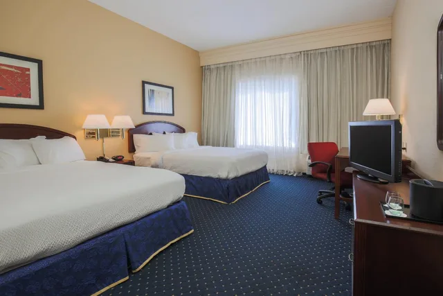 Room, 2 Queen Beds, Bathtub, Accessible, Courtyard by Marriott Flint Grand Blanc 3/6