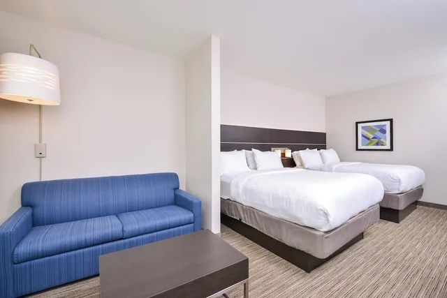 جناح بسريرين كوين مع أريكة لذوي الإعاقة، Holiday Inn Express Donaldsonville 2/3