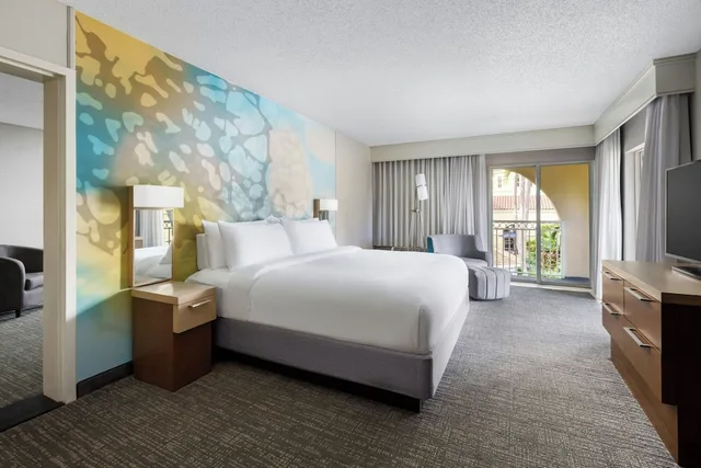 1 Bedroom, Suite, King Bed, Sofa, 2 Balconies، Courtyard Fort Lauderdale North Cypress Creek 2/5