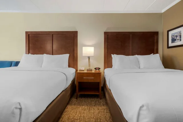 Efficiency, 2 Queen Beds, Accessible، Comfort Inn Boardwalk 1/6