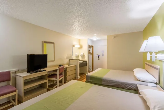 غرفة بسرير كوين، Motel6 Great Falls, MT 6/9