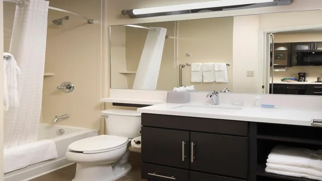 جناح بسرير كوين لذوي الإعاقة، Candlewood Suites Newark South University Area 1/2