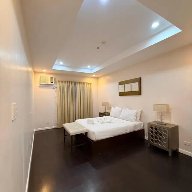 جناح بغرفتي نوم، Sierra Hotel 4/10