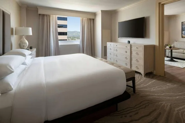 Suite, King Bed, Plaza View, Sofa, Salt Lake City Marriott City Center 1/2