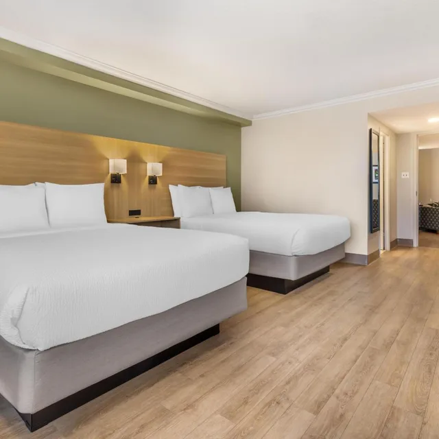 جناح بسريرين كوين بمطبخ صغير، Best Western Plus Ottawa City Centre 4/8