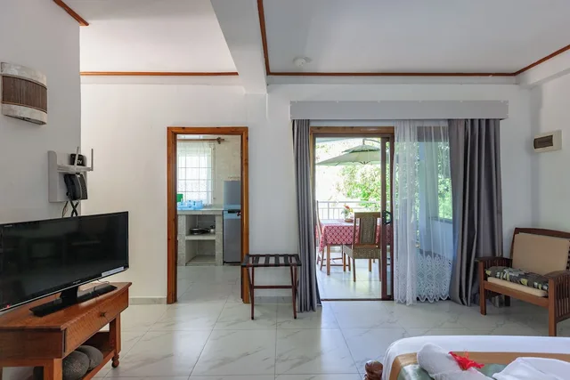 فيلا ديلوكس بسرير كوين بإطلالة على المسبح بغرفة نوم واحدة، Sea View Lodge 2/5