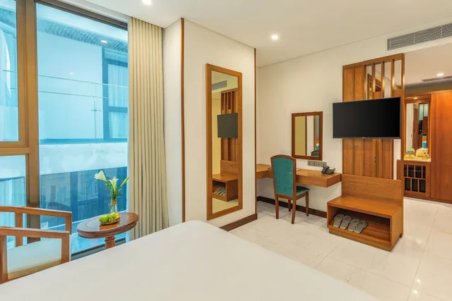 Deluxe, King Bed, Mandila Beach Hotel Danang 7/10