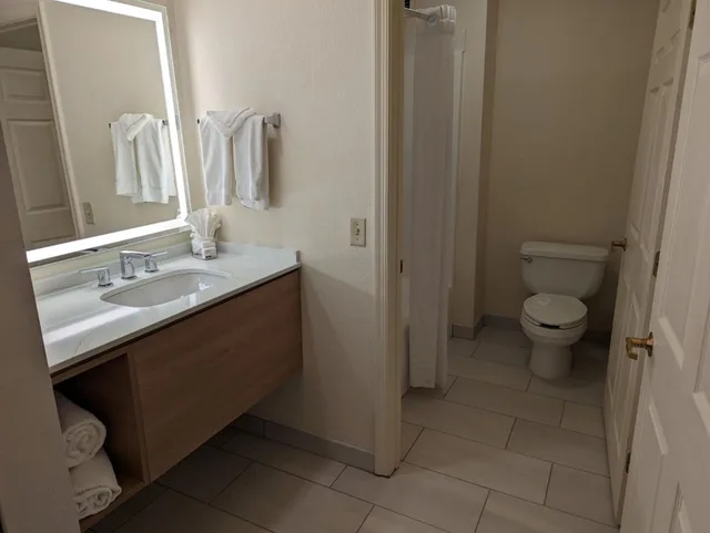 جناح بسرير كوين وسريرين مزدوجين، Staybridge Allentown Bethlehem Airport Suites 9/10