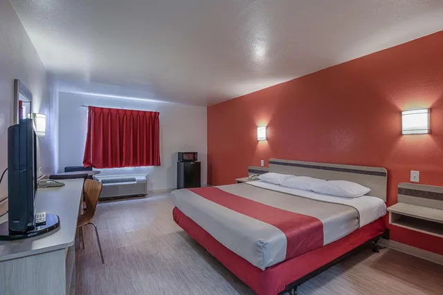 غرفة ديلوكس بسرير كينج، Motel6 Pasadena, TX 1/10