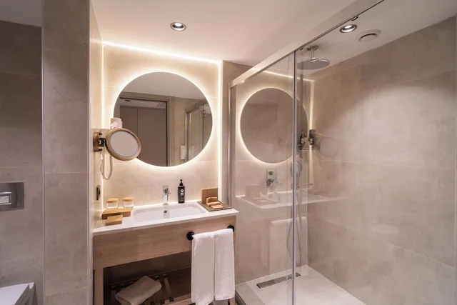 غرفة ديلوكس عائلية بسرير كوين وسرير فردي بإطلالة على البحر، Arcanus Hotels Sorgun 7/7