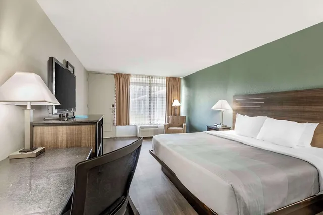 غرفة قياسية بسرير كينج، Quality Inn & Suites Santee I-95 5/7