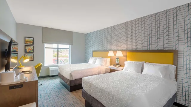 Sandard, 2 Queen Beds, Accessible, Hampton Inn Riverside Downtown Ca 3/6