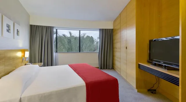 Standard Queen bed, Golden Tulip Brasilia Alvorada 1/1