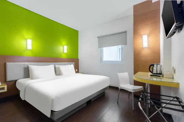 Smart, Hollywood، Amaris La Codefin Kemang 2/2