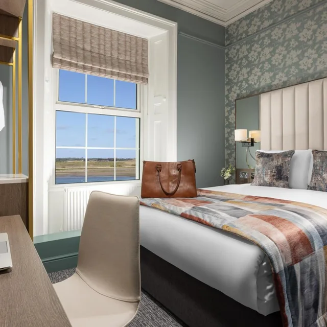 Room, Double Bed, Sea View, The Grand Malahide 1/4