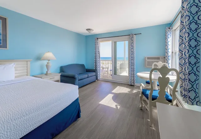 Premier, King Bed, Ocean Front, Balcony، Drifting Sands Oceanfront Hotel 1/4
