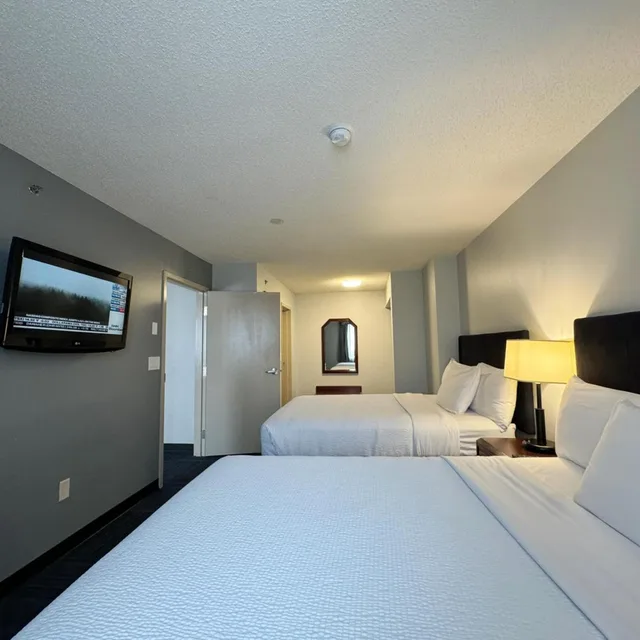 جناح عائلي، Divya Sutra Plaza and Conference Centre Calgary Airport 2/10